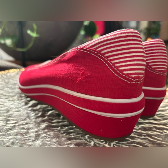 NEW Grasshoppers Nantucket Red Comfort Flats • Size 8M • Canvas Slip-On Shoes - Picture 14 of 17